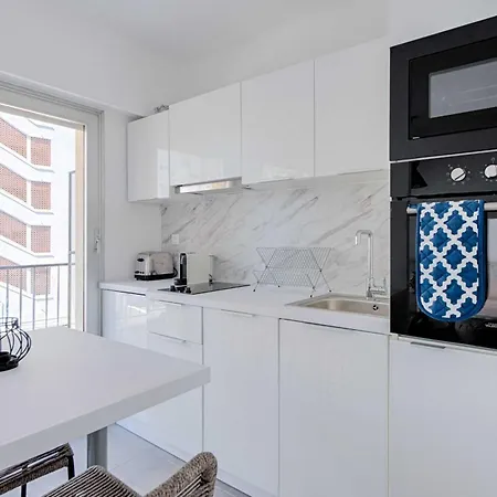 Beautiful Flat With Balcony - 200m From The *