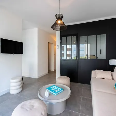 Beautiful Flat With Balcony - 200m From The