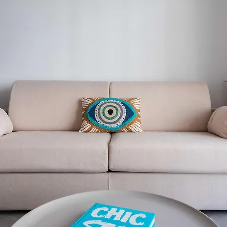 Апартаменты Beautiful Flat With Balcony - 200m From The