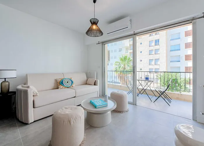 Beautiful Flat With Balcony - 200m From The *