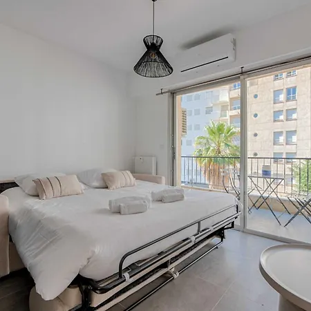 Beautiful Flat With Balcony - 200m From The Apartment *
