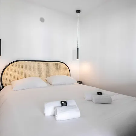 Apartment Beautiful Flat With Balcony - 200m From The Antibes