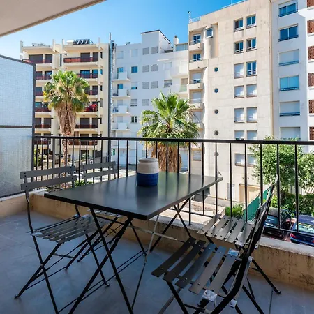 Appartement Beautiful Flat With Balcony - 200m From The *