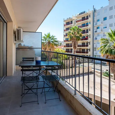 Beautiful Flat With Balcony - 200m From The *