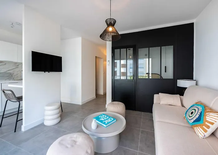 Beautiful Flat With Balcony - 200m From The