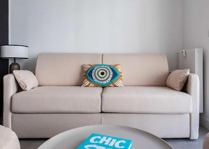 公寓 Beautiful Flat With Balcony - 200m From The